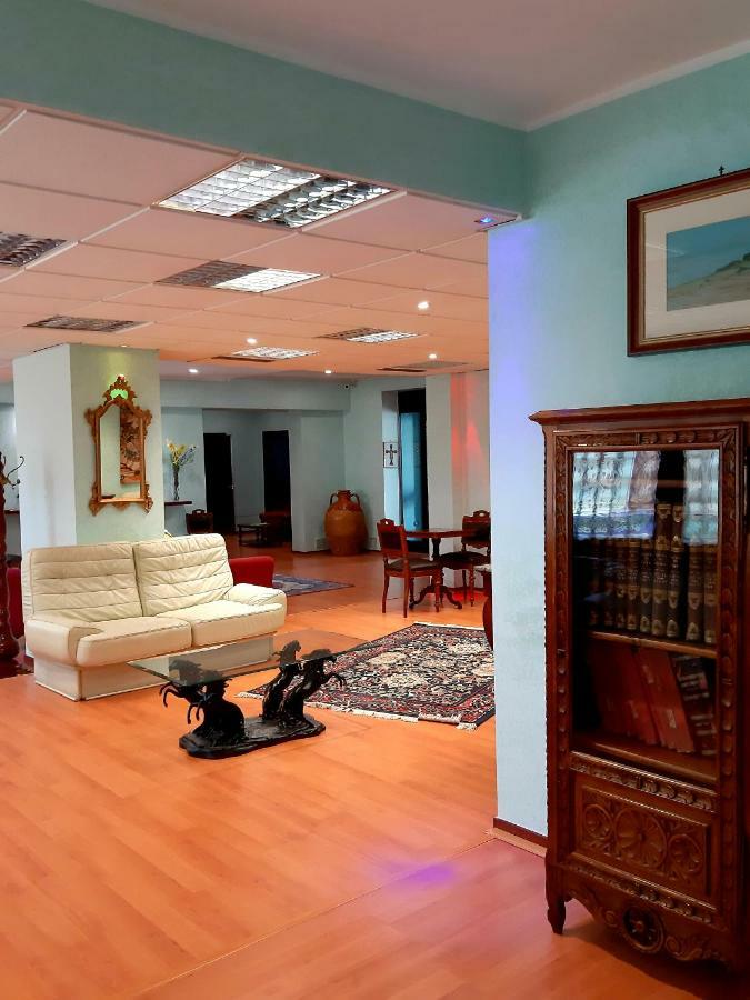 Bed and Breakfast Domus Salentina Leverano Exterior foto