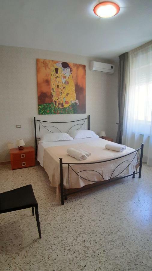 Bed and Breakfast Domus Salentina Leverano Exterior foto